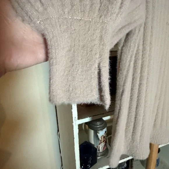 Aerie M Beige Crewneck Boxy Soft Sweater.Ribbed cuffs/hem/neck.Oversized. EUC - Picture 6 of 7